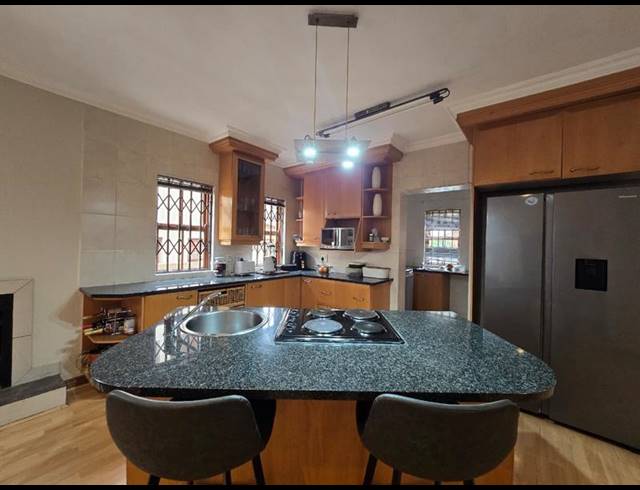3 BEDROOM CLUSTER FOR SALE IN ALBERANTE